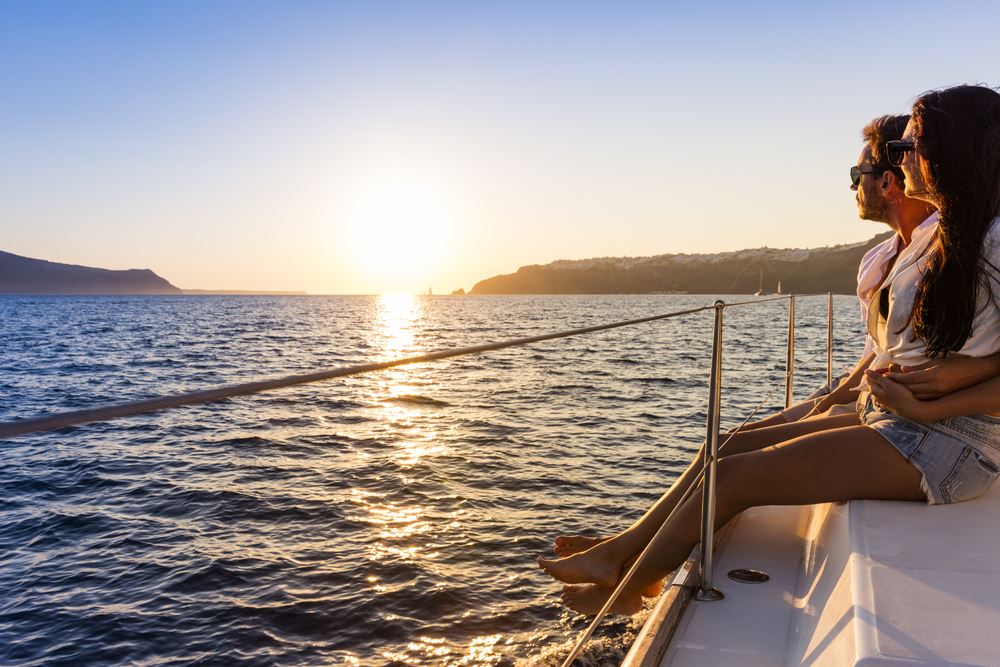 Vela al atardecer en Menorca