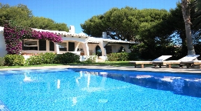 Villa de estilo mediterráneo con maravillosas vistas sobre el Mediterráneo en Cap den Font- Menorca