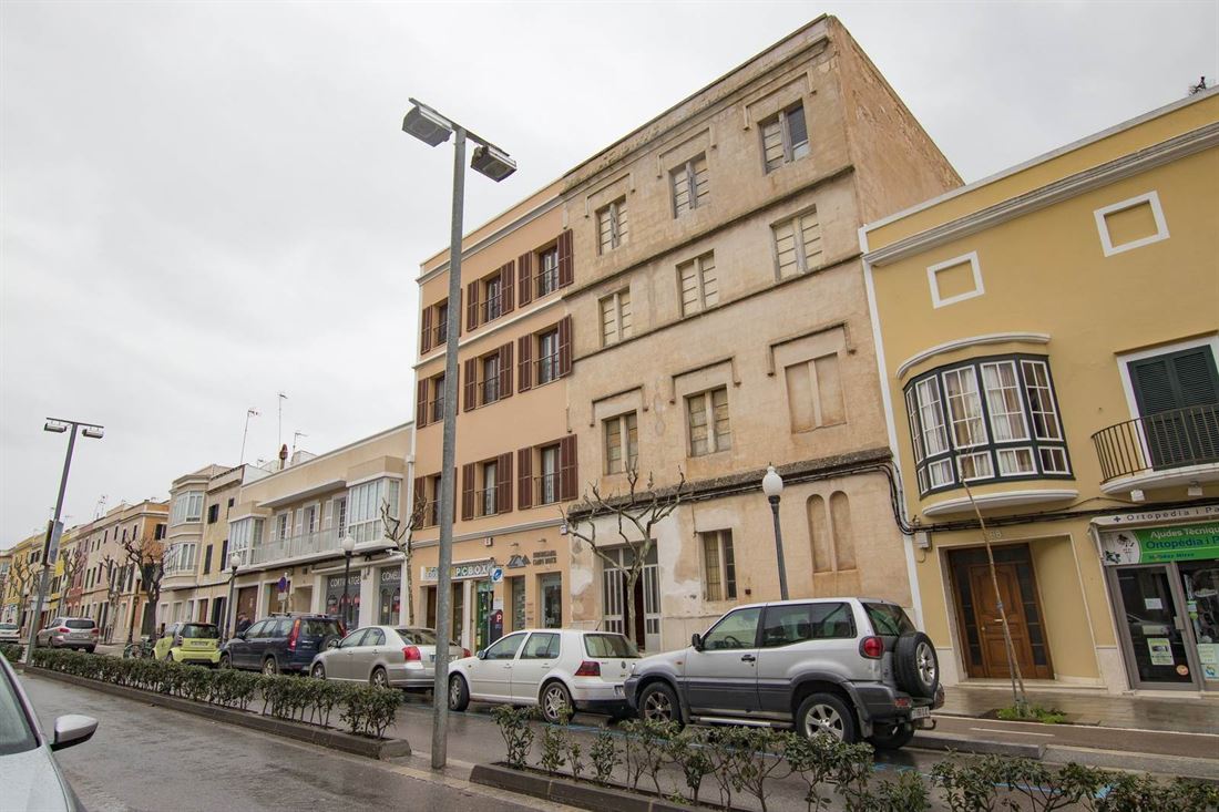 Casa para reformar en venta en la calle principal de Ciutadella