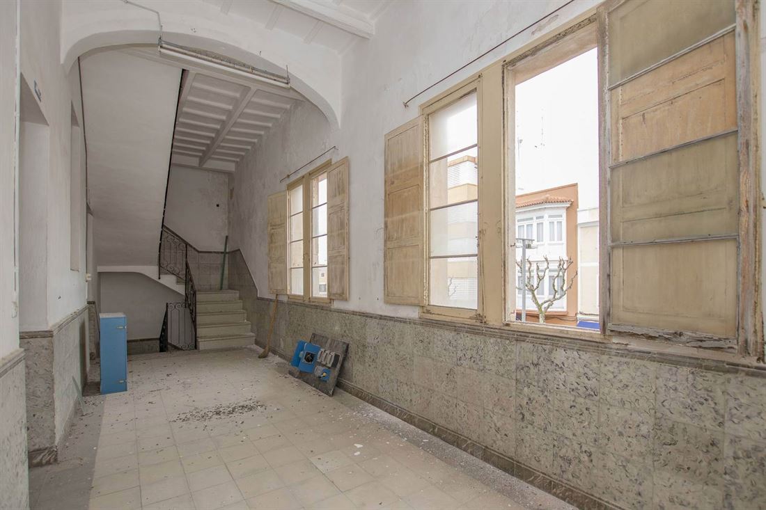 Casa para reformar en venta en la calle principal de Ciutadella
