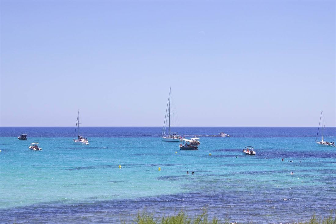 Chalet de lujo en primera línea en venta en Punta Prima en Menorca