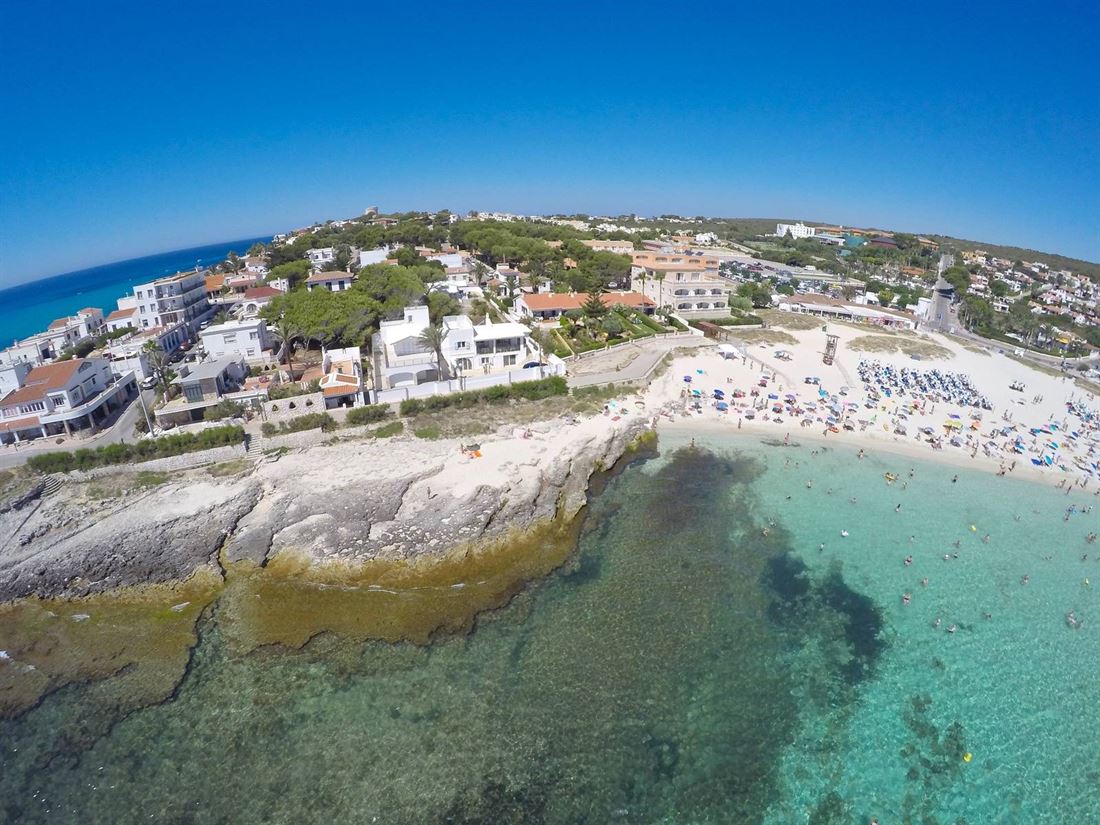 Chalet de lujo en primera línea en venta en Punta Prima en Menorca