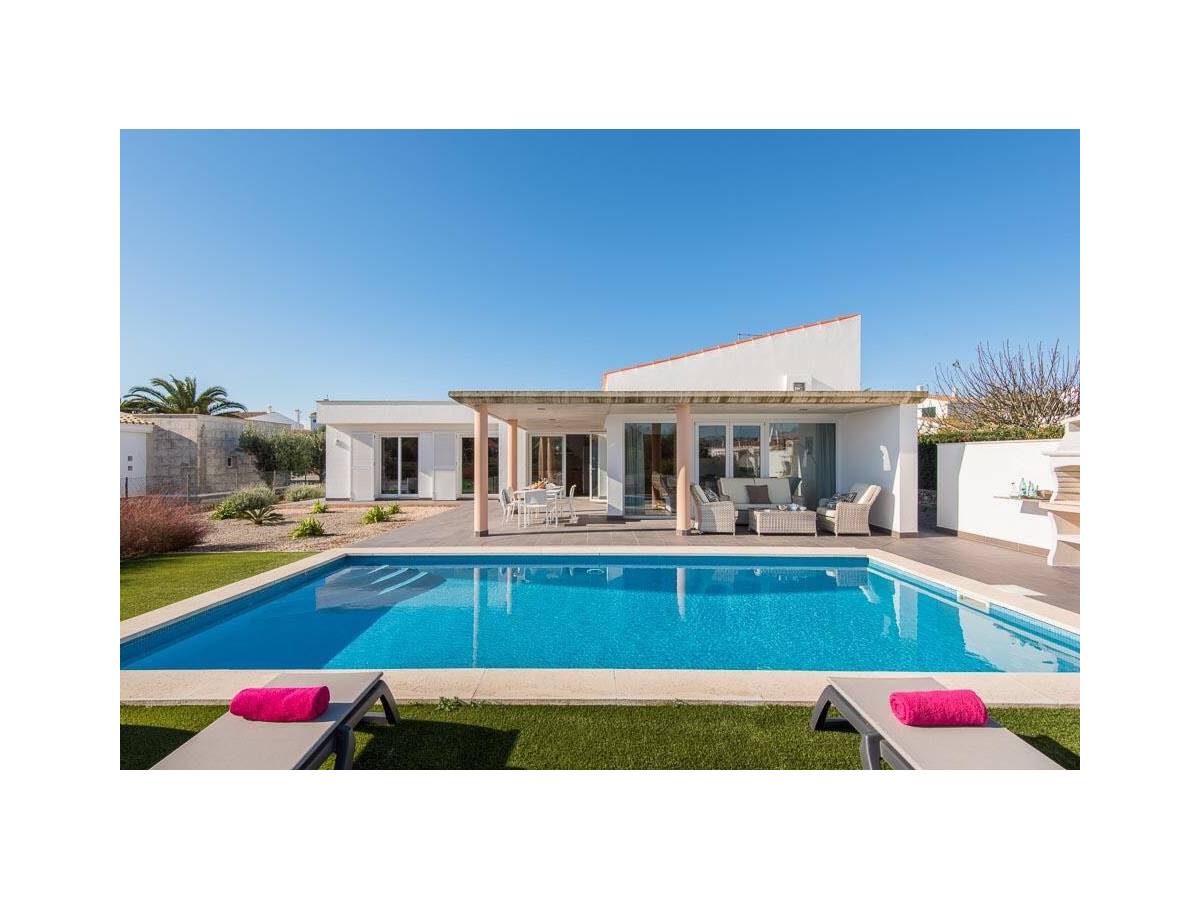 Villa moderna con piscina en Menorca en Binidali en venta