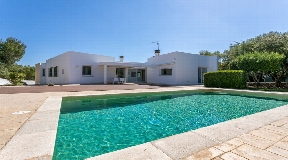 Bonita villa de moda con licencia turística en la zona de Cala Santandria en venta