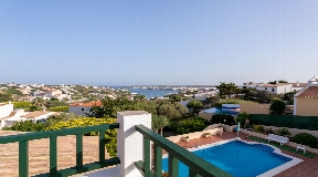 Villa visible en venta con magníficas vistas del puerto de Mahón