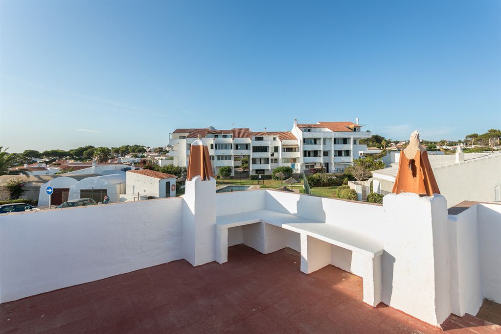 Típica villa menorquina en venta con vistas al mar en Binibeca