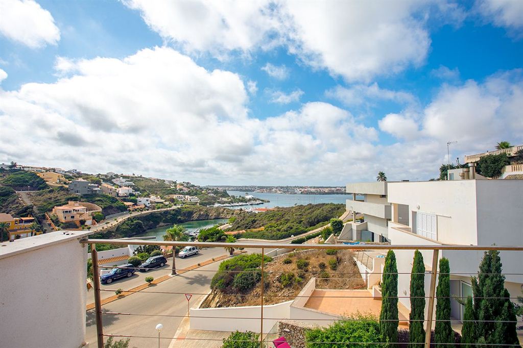 Nueva villa en venta en Cala Llonga con bonitas vistas al puerto de Mahón