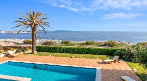 Villa moderna en venta en primera línea del mar de Ciutadella en Menorca