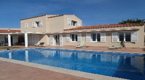 Villa moderna en venta en el centro de Mohan