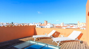 Elegante ático dúplex en el centro de Mahón con 2 balcones